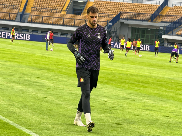 Pelatih Persib, Bojan Hodak tidak khawatir timnya akan kesulitan menembus kiper Persik, Leo Navacchio