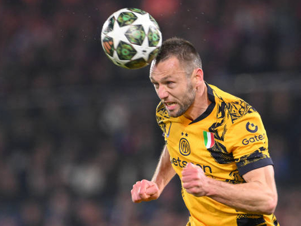 Kalahkan Feyenoord, Stefan de Vrij Minta Inter Milan untuk Tetap Waspada