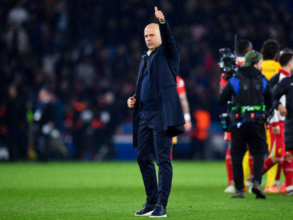 Arne Slot Sadar Liverpool Butuh Dukungan Fans di Leg Kedua Lawan PSG