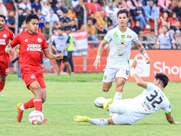 Penyerang muda Semen Padang FC, Gala Pagamo berambisi membantu timnya segera bangkit