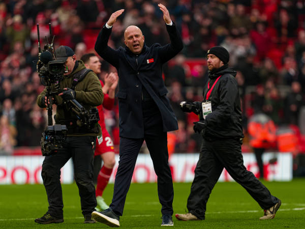 Arne Slot Minta Dukungan Penuh Anfield Saat Liverpool Hadapi Southampton