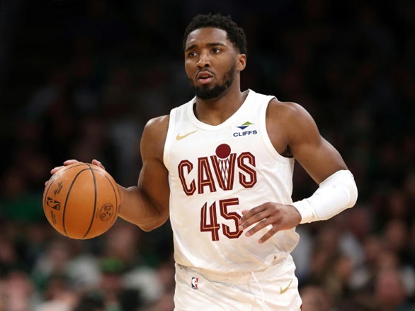 Cavaliers Menghentikan Perlawanan Sengit Hornets