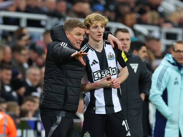 Eddie Howe dan Anthony Gordon