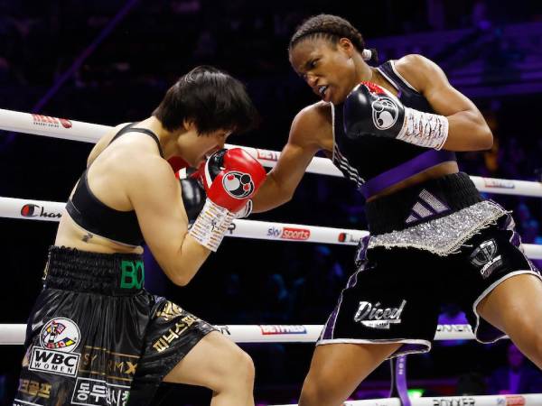 Caroline Dubois (kanan) dan Bo Mi Re Shin. (Foto: Fight TV)
