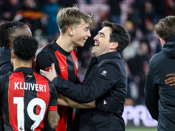 Dean Huijsen dan manajer Bournemouth, Andoni Iraola
