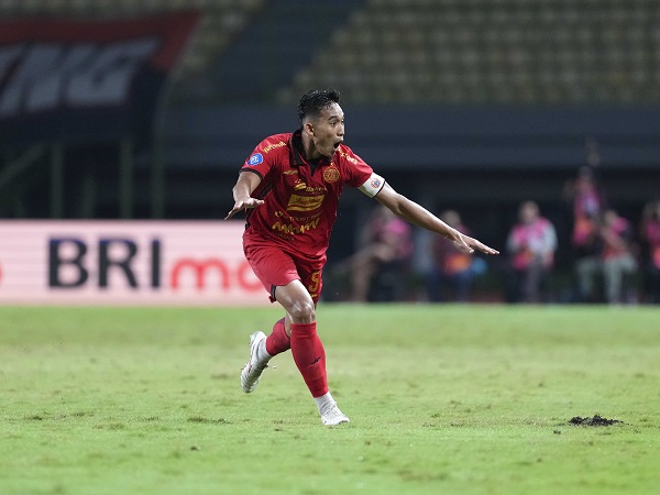 Kapten tim Persija Jakarta, Rizky Ridho usai mencetak gol ke gawang Arema FC