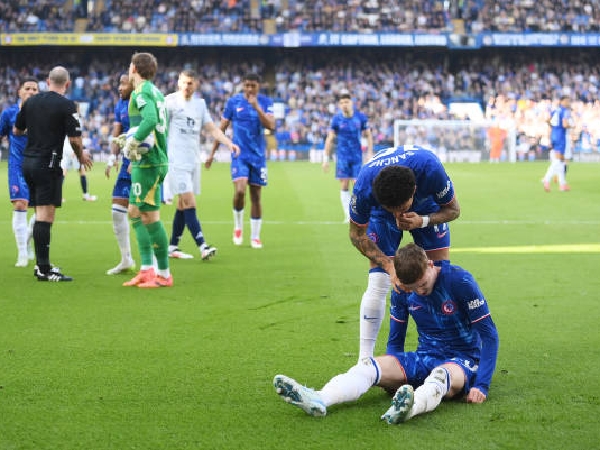 Jadon Sancho memberikan dukungan kepada Cole Palmer