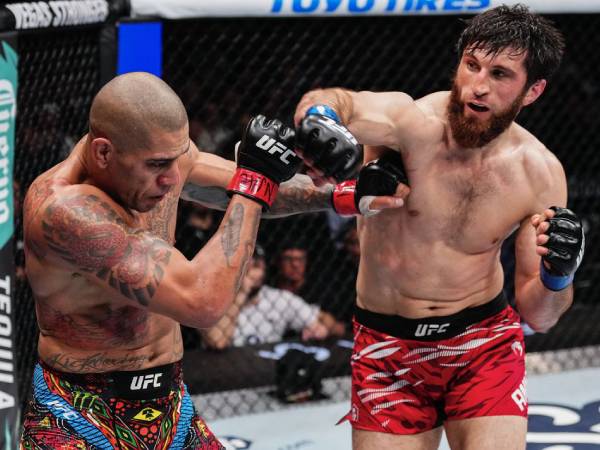 Magomed Ankalaev (kanan) dan Alex Pereira. (Foto: Fight TV)