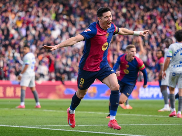 Robert Lewandowski Mendekati Rekor Ronaldinho di Barcelona