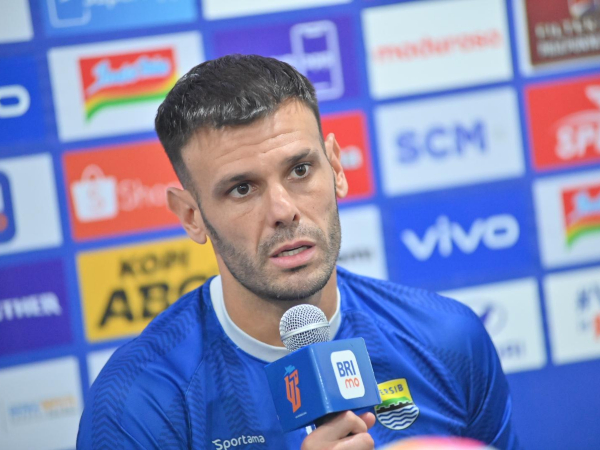 Gelandang Persib, Tyronne del Pino