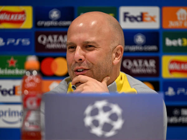 Arne Slot Kagum dengan PSG, Tapi Yakin Liverpool Bisa Lebih Baik