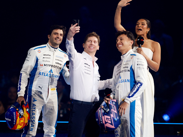 Carlos Sainz Jr antusias majukan prestasi Williams bersama Alex Albon.