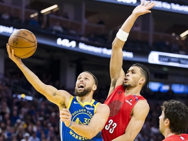 Warriors Hajar Blazers Lewat Hujan Tembakan Tiga Angka