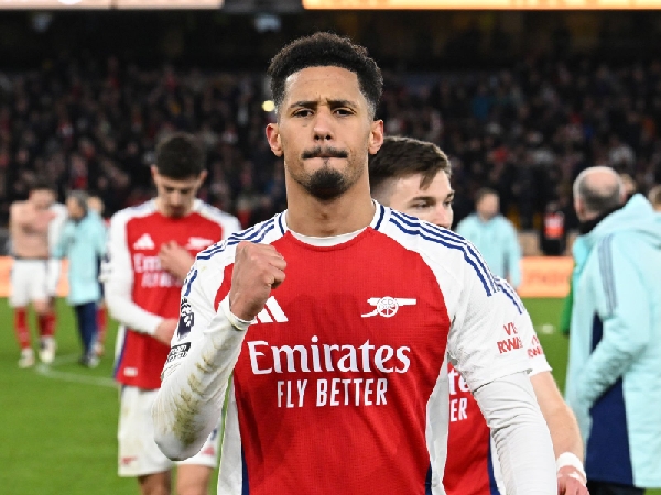Bek Arsenal, William Saliba