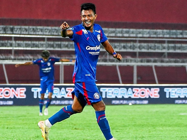 Penyerang Arema FC, Dedik Setiawan