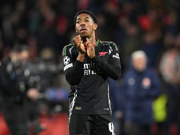 Myles Lewis-Skelly bermain sebagai bek kiri di tim utama Arsenal