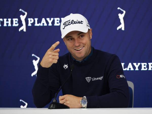 Justin Thomas mengakui rasa frustrasi para pemain, tetapi memahami kompleksitas situasi. (Foto: Golf Digest)