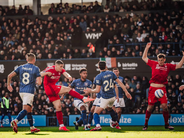 Nottingham Forest Pesta Gol di Portman Road, Ipswich Masih Tanpa Kemenangan
