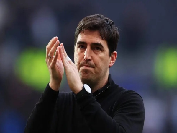 Tottenham hubungi Iraola