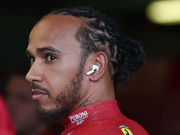 Lewis Hamilton bantah punya isu dengan Riccardo Adami.