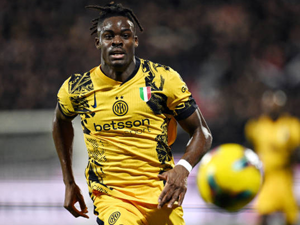 Yann Bisseck Puji Serie A Italia Sebagai Sekolah Pertahanan Terbaik