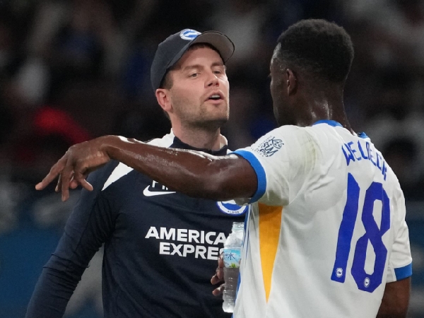 Fabian Hurzeler dan Danny Welbeck