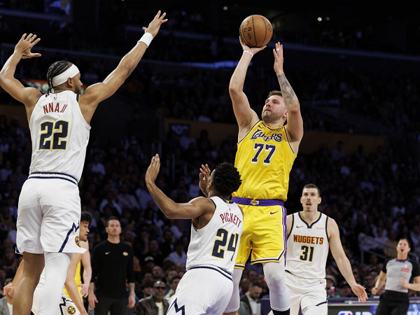Luka Doncic apresiasi dukungan fans saat Lakers menggulung Nuggets.