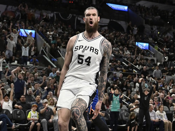 Sandro Mamukelashvili Cetak Rekor Saat Antarkan Spurs Libas Knicks