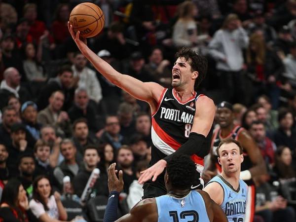 Deni Avdija mencetak 31 poin saat Portland Trail Blazers meraih kemenangan 115-99 atas tim tamu Memphis Grizzlies pada Rabu (19/3) malam. (Foto: AP)