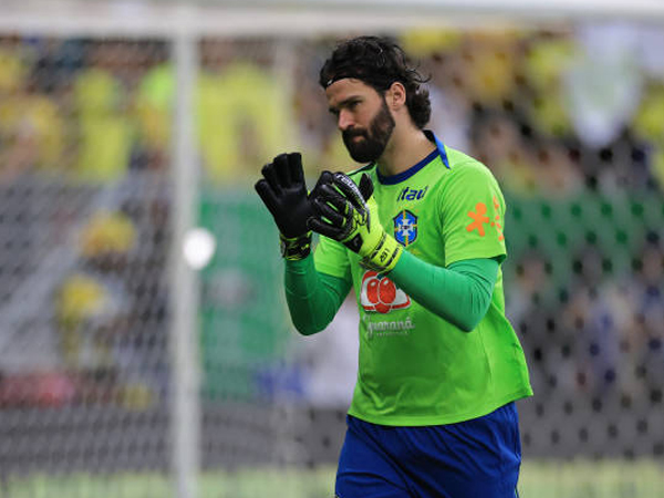 Alisson Becker Jalani Pemeriksaan Medis di Liverpool Usai Dugaan Gegar Otak