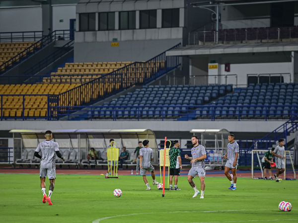Bojan Hodak absen di latihan Persib karena sakit dan masih berada di Kroasia