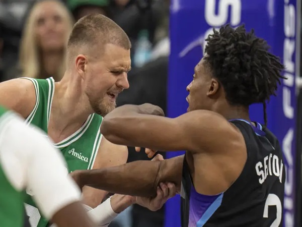 Celtics dengan Mudah Mengancurkan Jazz dengan Telak