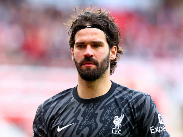 Liverpool Bernapas Lega, Alisson Becker Pastikan Dirinya Baik-baik Saja
