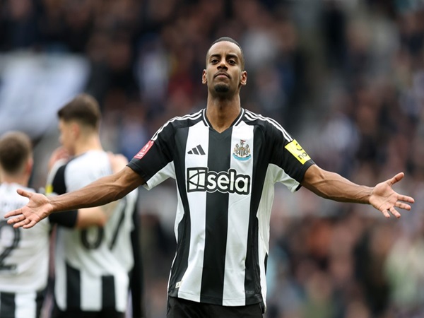 Manajemen Barcelona Sepakat Keluarkan Biaya untuk Striker Swedia