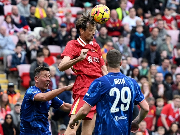 Peter Crouch menjadi bintang di laga Liverpool Legends melawan Chelsea Legends