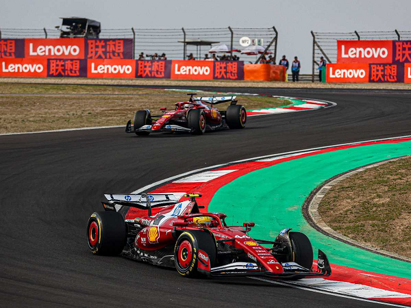 Ferrari rilis pernyataan resmi terkait diskualifikasi Lewis Hamilton dan Charles Leclerc.