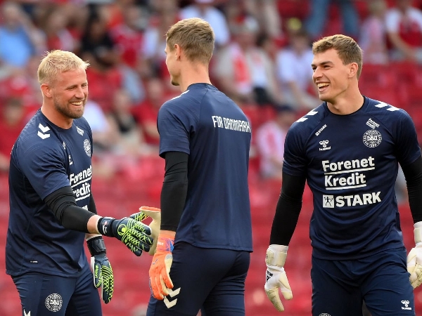 Mads Hermansen saat ini menjadi cadangan Kasper Schmeichel di timnas Denmark