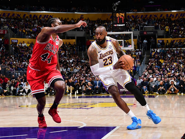 LeBron James akui masih belum nyaman saat comeback di laga versus Bulls.