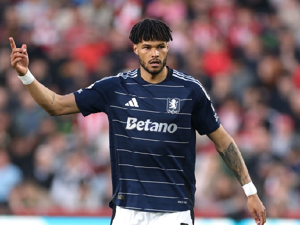 Bek Aston Villa, Tyrone Mings