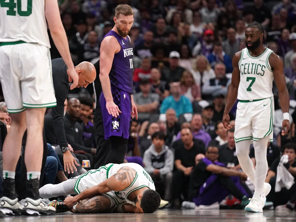 Domantas Sabonis minta maaf karena telah buat Jayson Tatum alami cedera engkel.