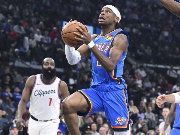 Shai Gilgeous-Alexander mencetak 26 poin saat Oklahoma City Thunder menang 103-101 atas Los Angeles Clippers pada Minggu (22/3) malam. (Foto: AP)