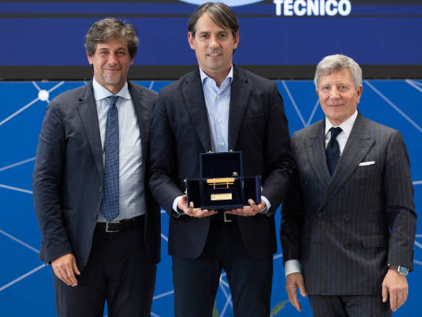 Simone Inzaghi Persembahkan Panchina d'Oro untuk Keluarga Besar Inter Milan