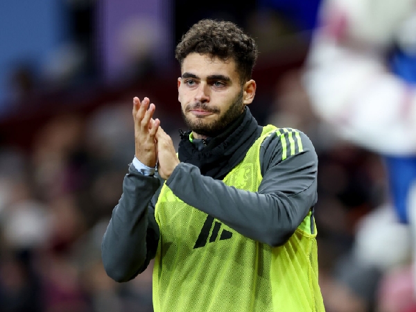 Bek kanan Aston Villa, Andres Garcia