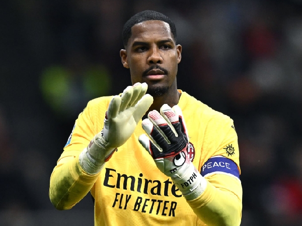 Chelsea membidik kiper AC Milan, Mike Maignan