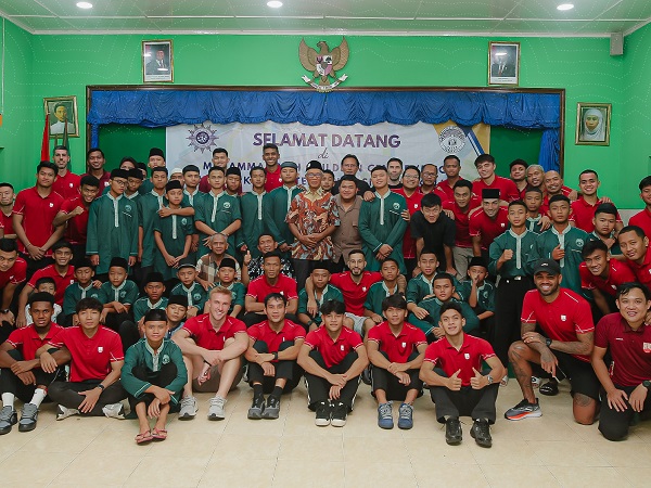 Skuat Persis Solo buka puasa bersama anak-anak panti asuhan