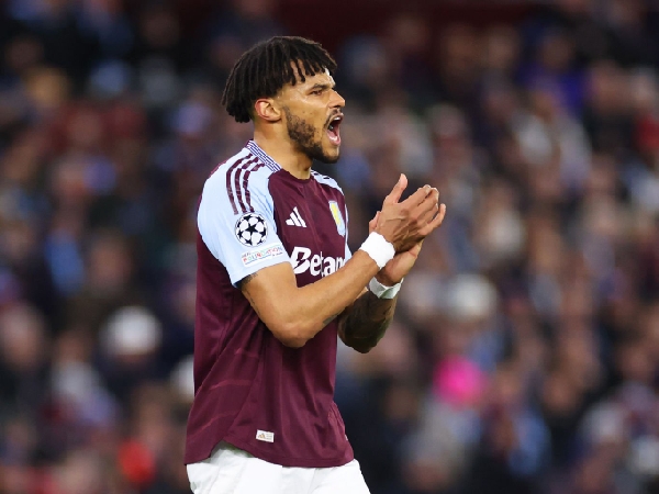 Bek Aston Villa, Tyrone Mings