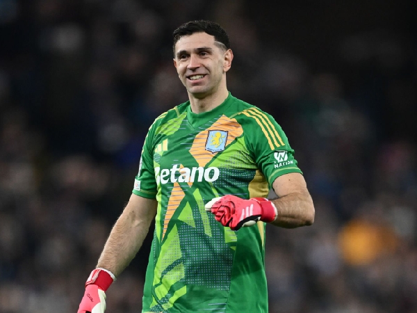 Kiper Aston Villa, Emi Martinez