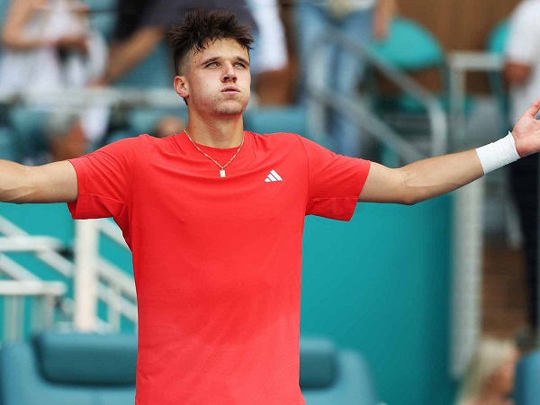 Jakub Mensik Paksa Arthur Fils Angkat Kaki Dari Miami Demi Tiket Semifinal