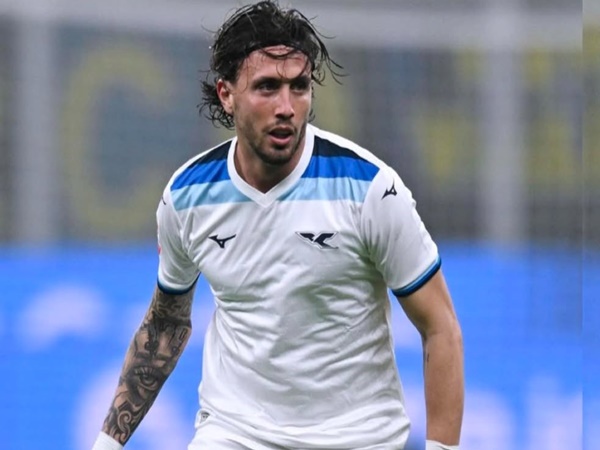 Bek kiri Lazio