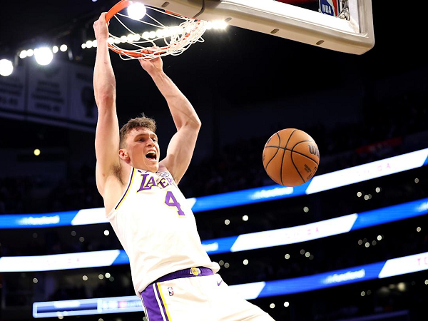 Dalton Knecht berusaha keras jadi pemain yang lebih solid.